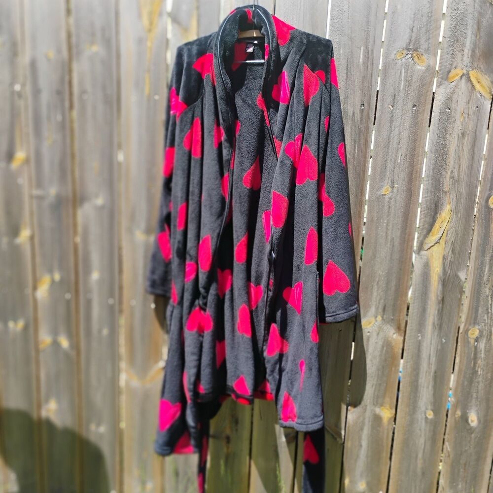 Victoria Secret Cozy Plush Short Robe XL XXL Black Red Heart Fleece Lounge - Picture 7 of 10